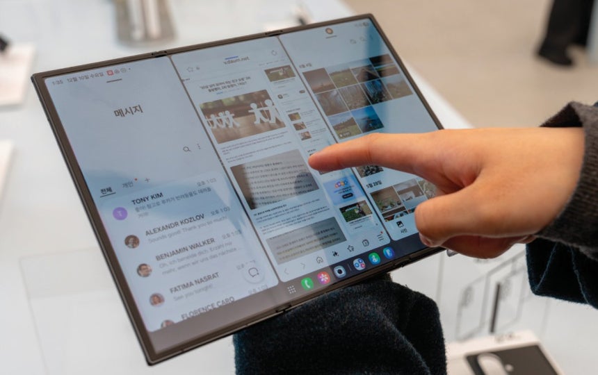 갤럭시 Z 트라이폴드에서 애플리케이션 3개를 실행해 1:1:1 분할 화면으로 띄운 모습.홍태식