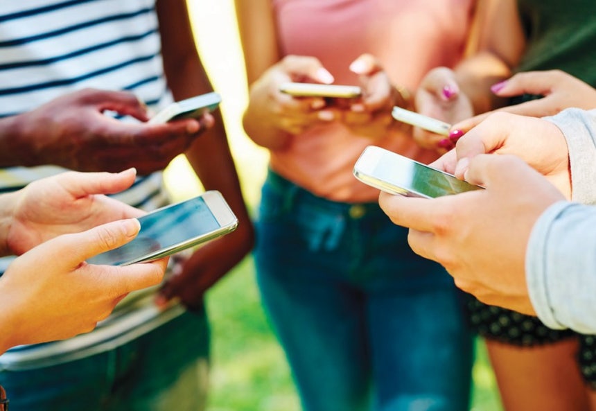 호주가 세계 최초로 16세 미만 청소년의 소셜네트워크서비스(SNS) 사용을 금지하는 조치를 시행했다.GETTYIMAGES