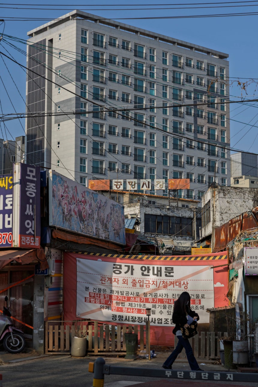 서울 강서구 방화동 공항시장을 허물고 주상복합단지가 들어설 예정이다.조영철 기자