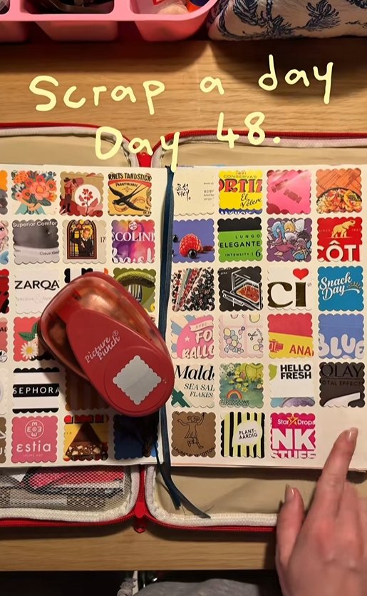 ‘scrap a day stamp(스크랩 어 데이 스탬프)’는 우표로 자신의 하루를 기록하는 방법이다. 틱톡‘CHARLIE_ANNA_’계정 캡처