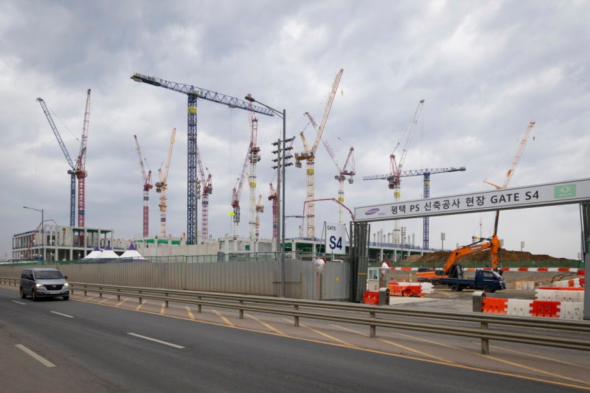 3월 5일 골조 공사가 진행되고 있는 삼성전자 평택캠퍼스 내 반도체 5공장(P5) 전경. 박해윤 기자