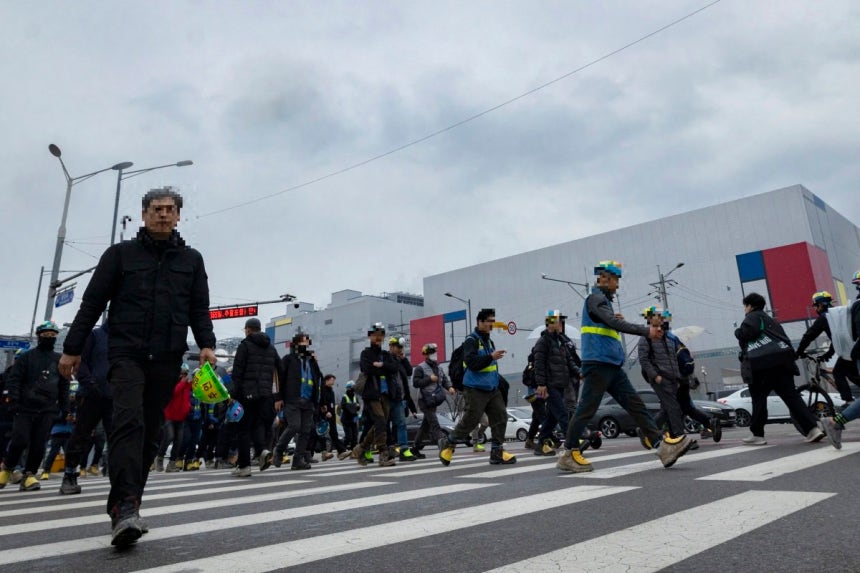 3월 5일 삼성전자 평택캠퍼스에서 퇴근하는 건설 노동자들. 박해윤 기자