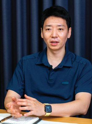 ‘투자의 중력’을 쓴 황준호 작가. 홍태식
