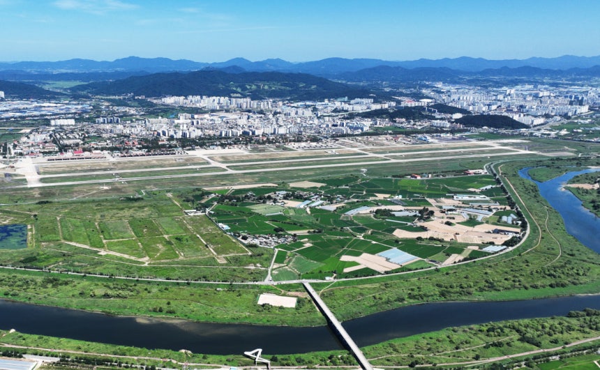 호남권 반도체 클러스터가 들어설 예정인 광주군공항 부지.동아DB