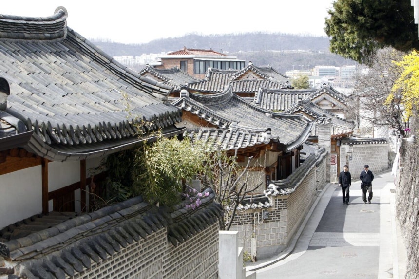 경복궁과 창덕궁 사이에 자리한 북촌 한옥마을. 조선시대부터 권력층과 세도가들이 집중적으로 모여 살던 곳이다. 동아DB