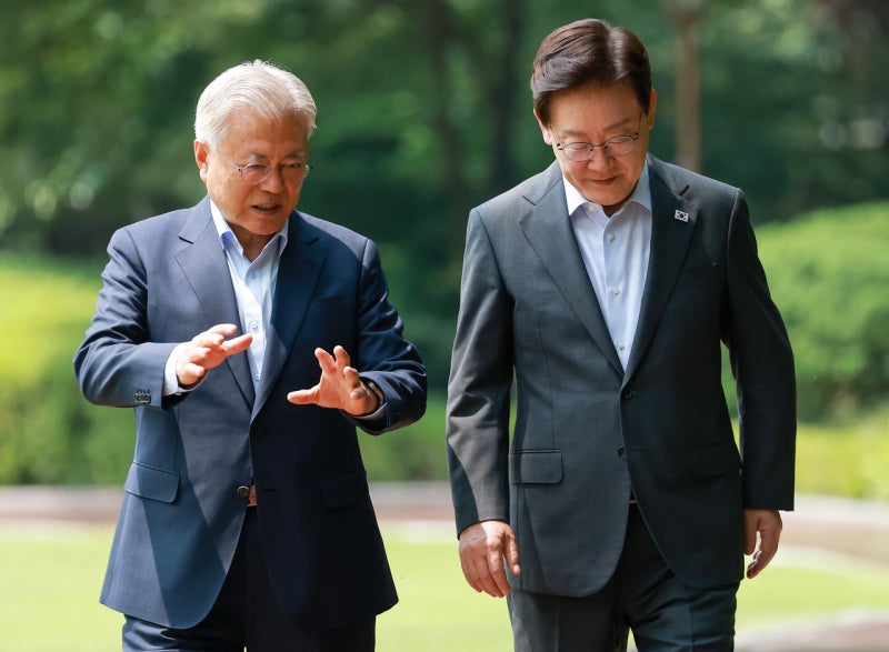 Lee vows to revive policy of reconciliation with N. Korea