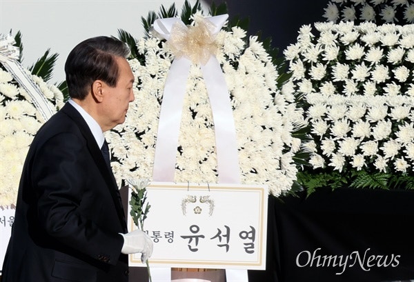 '사찰' 당한 세월호 유족 "경찰 문건, 기무사·<b>국정원</b> 했던 짓과 똑같다...