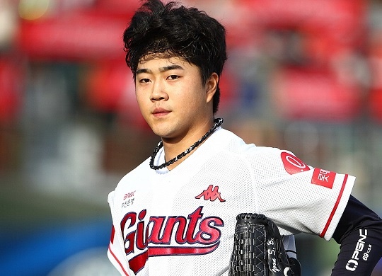 롯데 '아픈 손가락' <b>윤성빈</b>, 입단 7년차엔 터질까