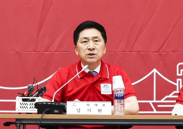 <b>뉴스타파</b> 보도 논란에 김기현 "사형에 처할 반역죄"