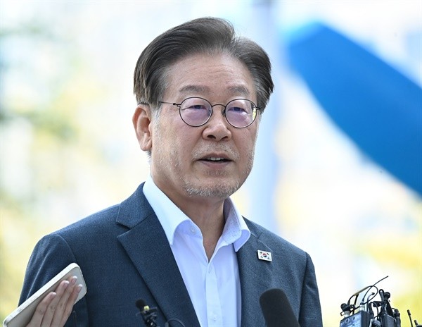 단식 10일째 검찰 출석한 이재명, 윤석열 겨냥 "<b>화무십일홍</b>"