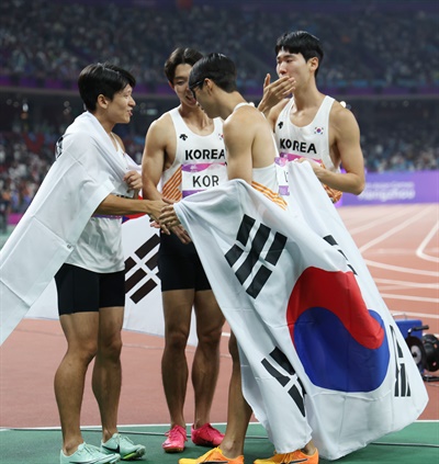 남자 400m 계주, 37년 만의 메달... <b>김국영</b> '뜨거운 안녕'