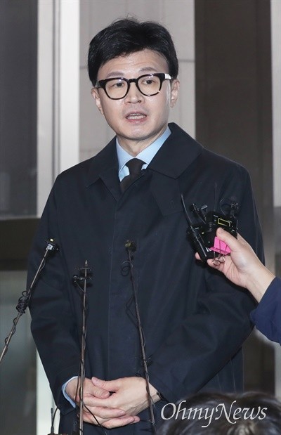<b>한동훈</b>, 김건희 디올백 질문에 예민한 반응 "몰카 공작"