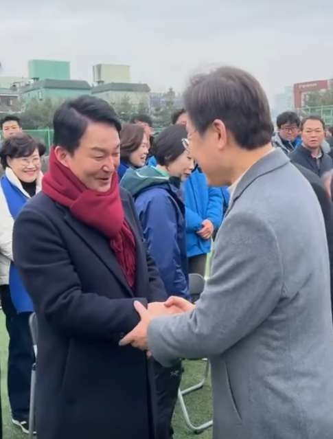 이재명, 계양을서 만난 <b>원희룡</b>에게 "환영한다"