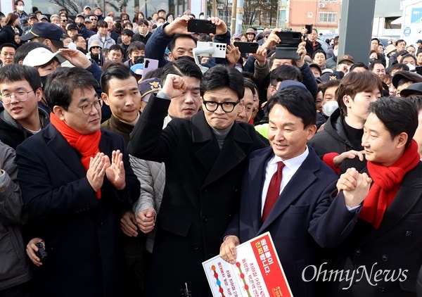 계양 찾은 <b>한동훈</b> "주위를 보라, 우리가 이길 것 같지 않나?"