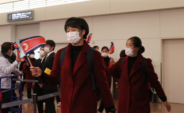 북한 <b>여자축구 대표팀 일본</b> 입국... '스포츠 교류' 예외 적용