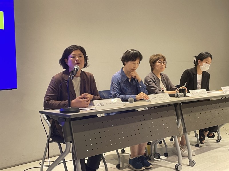 <b>밀양</b> <b>피해자</b> 자매 "이 <b>사건</b>, 잠깐 타올랐다가 금방 꺼지지 않길"
