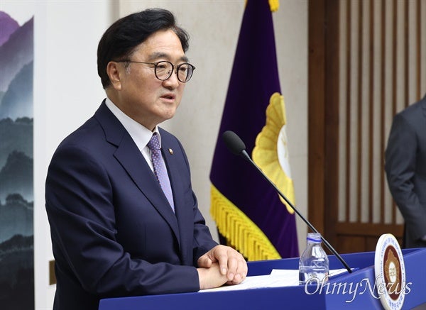'민주당 독식'에 거리 둔 <b>우원식</b> "11대 7이 합당하다"