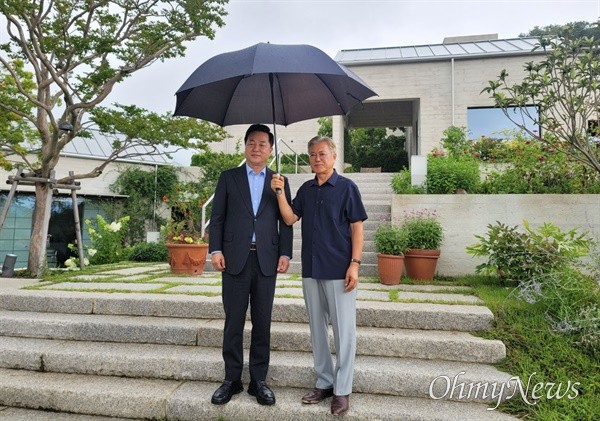 <b>문재인</b> "<b>김두관</b>, 쉽지 않은 결정이지만 용기있는 결단"