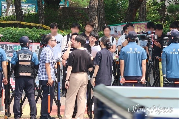 '<b>임성근 명예전역</b> 반대 서명지' 전달, 취재 전면통제..."이런 일 처음"