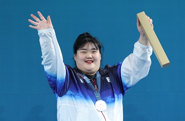 엄마 떠난 아픔 견디며 파리 간 <b>박혜정</b>, <b>역도</b> 여자 <b>은메달</b>