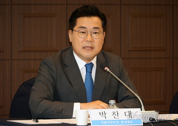 "협의 못 할 것 없다" 한동훈에 공 던진 <b>박찬대</b>