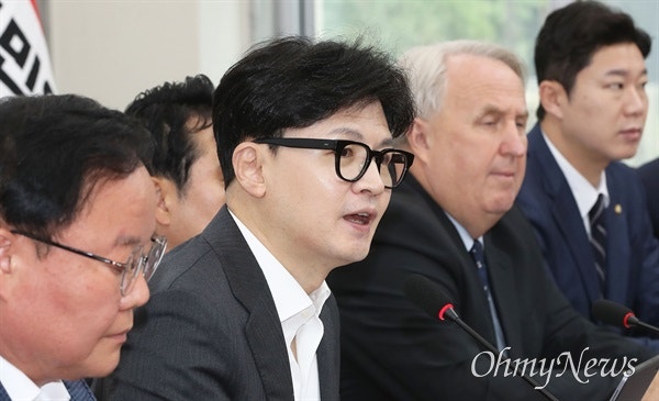 대통령실 "<b>한동훈 의대증원 유예</b>안 비현실적... 입시현장 큰 혼란"
