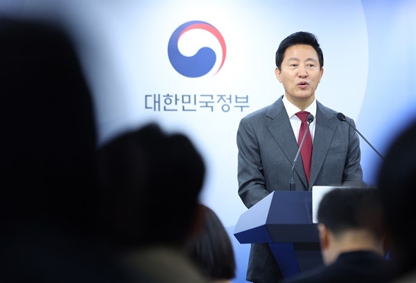 <b>오세훈</b>, <b>이재명</b> 겨냥 "<b>무죄</b> 촉구? 부끄러운 충성 경쟁"