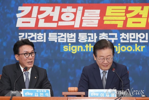 "군부대엔 <b>금지령</b> 내리고, 대통령은 <b>골프</b>... 군통수권자 맞나"
