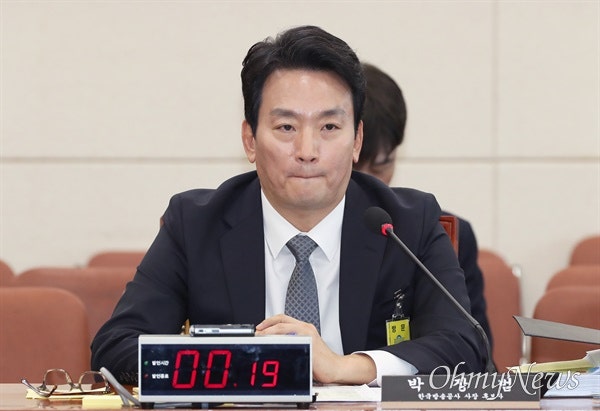 "김건희 파우치 질문 용산 지시?" 묻자, <b>박장범</b> "자율 선택"