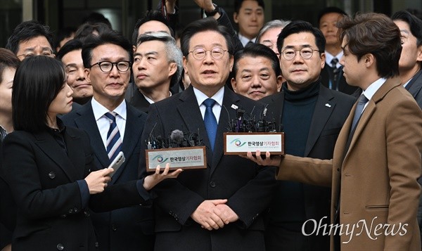위증교사 '<b>무죄</b>' <b>이재명</b> "내 고난은 바닷 속 좁쌀"