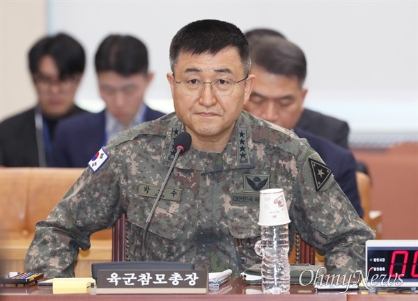 '<b>계엄사령관</b>' <b>사의</b> 반려한 윤 대통령 "안정적인 군 운영 필요"