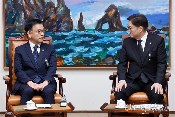 최상목 대행, <b>우원식</b> <b>의장</b> 방문... 특검 등 논의내용은 '함구'