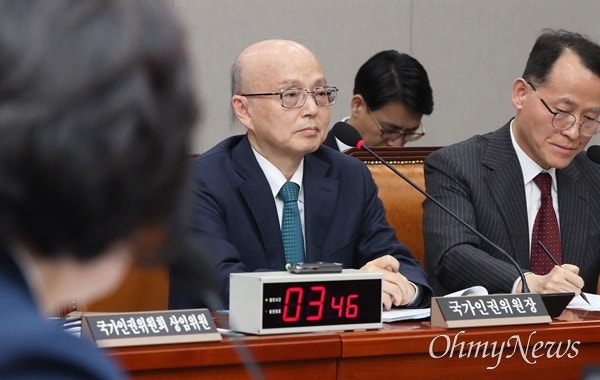 "계엄 알았지만 다시 잠들었다"는 <b>인권위</b>원장