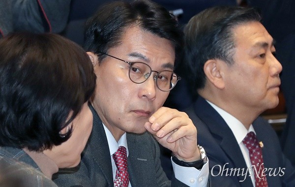 <b>윤상현</b> '월담자 훈방' 발언, 법원 습격 조장 논란