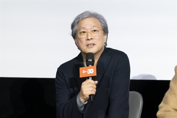 "해외 가면 꼭 받는 질문... 슬프다" 박찬욱이 전한 'JSA' <b>비화</b>