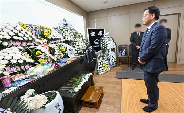 최상목, 하늘이 <b>빈소</b> 문상... "몹시 안타깝게 생각"
