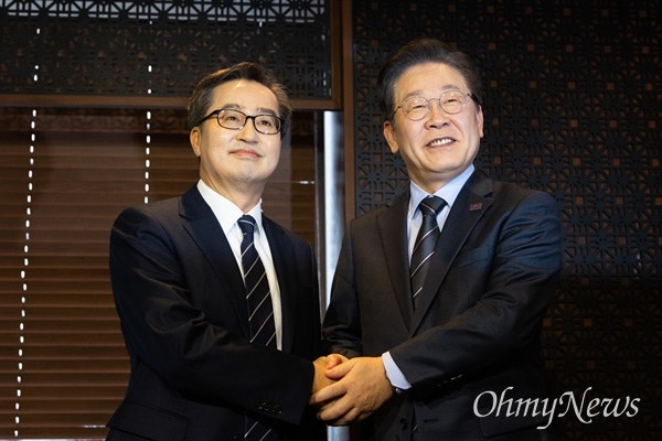 '<b>개헌</b>·증세' 꺼내든 <b>김동연</b>…<b>이재명</b> "도정 바쁘실 텐데" 신경전