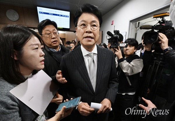 성폭력 의혹 <b>장제원</b>, 국힘 탈당 의사... "고소 내용은 거짓"
