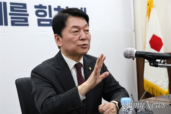 역공 취한 보수 잠룡들 "핵 무장, <b>이재명</b> 입장은 뭔가?"