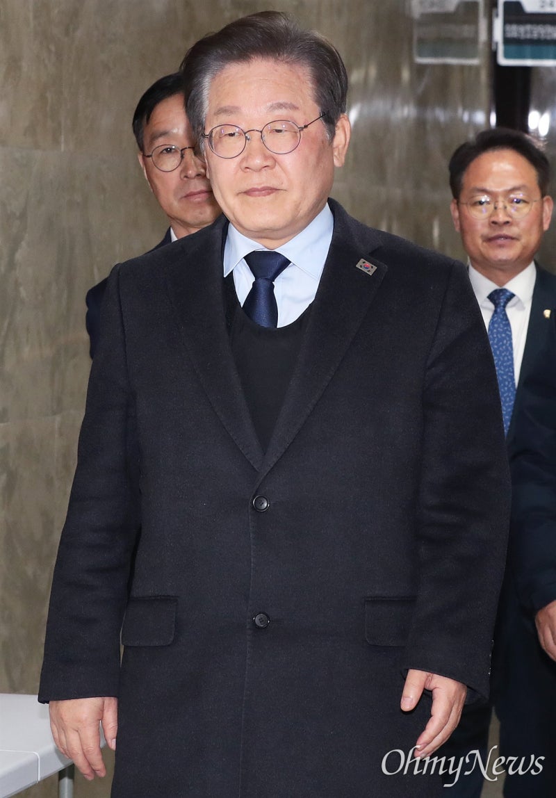 <b>이재명</b>, <b>한덕수</b>에 <b>회동 제안</b>했지만... "답 없다"
