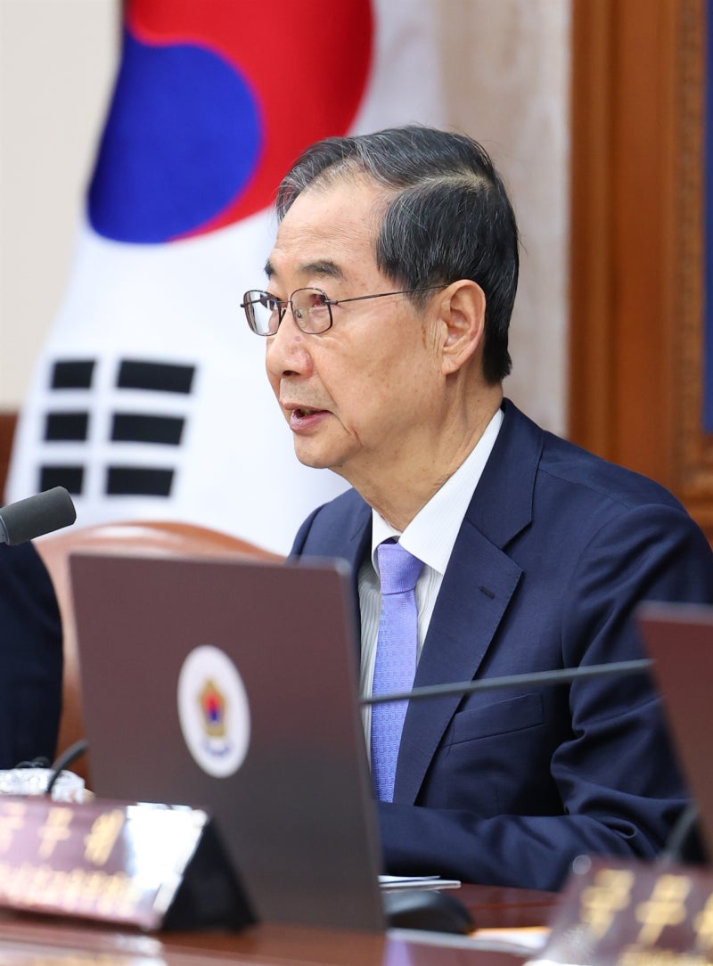 한덕수, <b>헌재법 개정안</b>도 <b>거부권</b>... 출마 여부 오늘도 함구