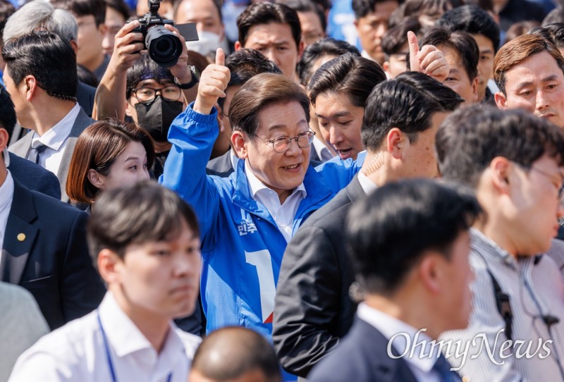 "이번엔 대통령실로" 밀착 <b>경호</b> 속 <b>이재명</b>의 호소