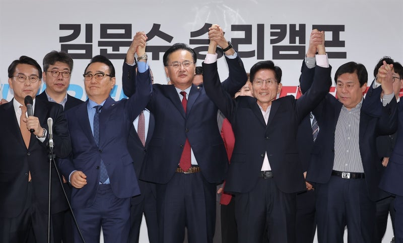 <b>홍준표</b>가 "오지 마라" 했는데... 국힘 <b>하와이</b> 특사단 내일 출국
