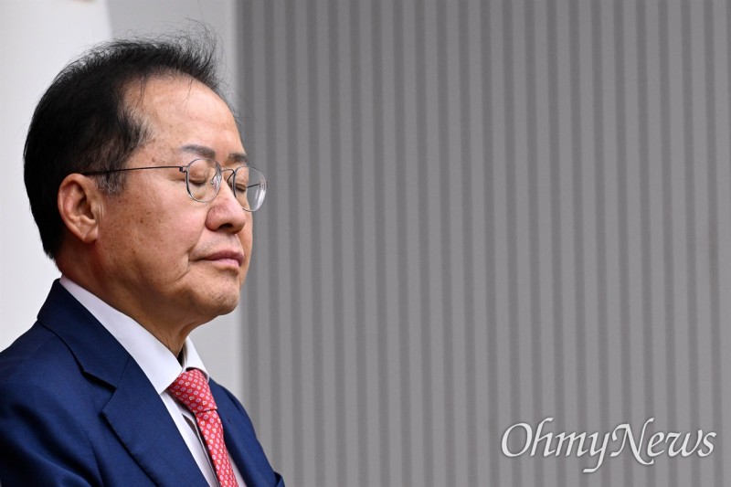 사전투표 첫날 <b>홍준표</b> "국힘, 살아남기 어려울 것"