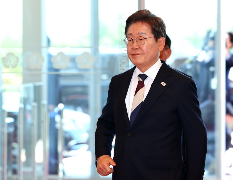 이 대통령, 오늘부터 <b>한남동관저</b>로... 청와대 입주 전까지
