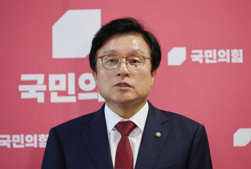 국힘 의총 돌연 <b>취소</b>, 권성동 문자 통보... 김용태는 패싱