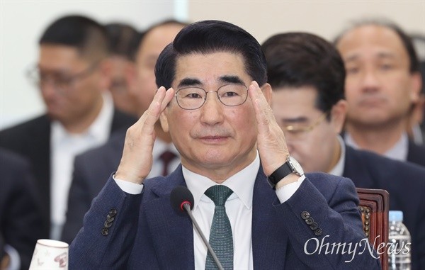 '풀어주겠다'는 법원 - '안나가겠다'는 <b>김용현</b>
