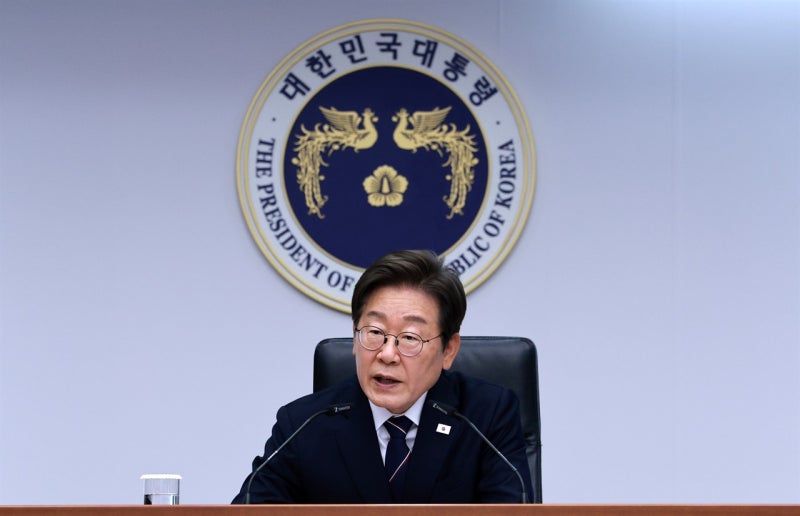 이 대통령 "<b>중동</b> 상황 매우 <b>위급</b>... 전부처 비상대응을"