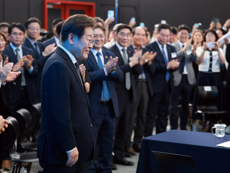 '대장동' 언급하며 광주·무안 공항 해법 제시한 이 <b>대통령</b>