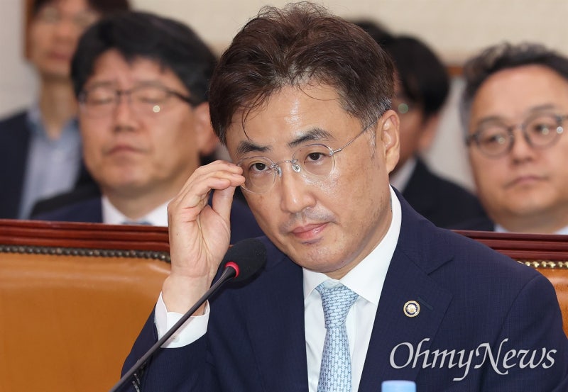 이진수 법무차관 "<b>검찰</b> 수사·기소권 분리 방향에 공감"